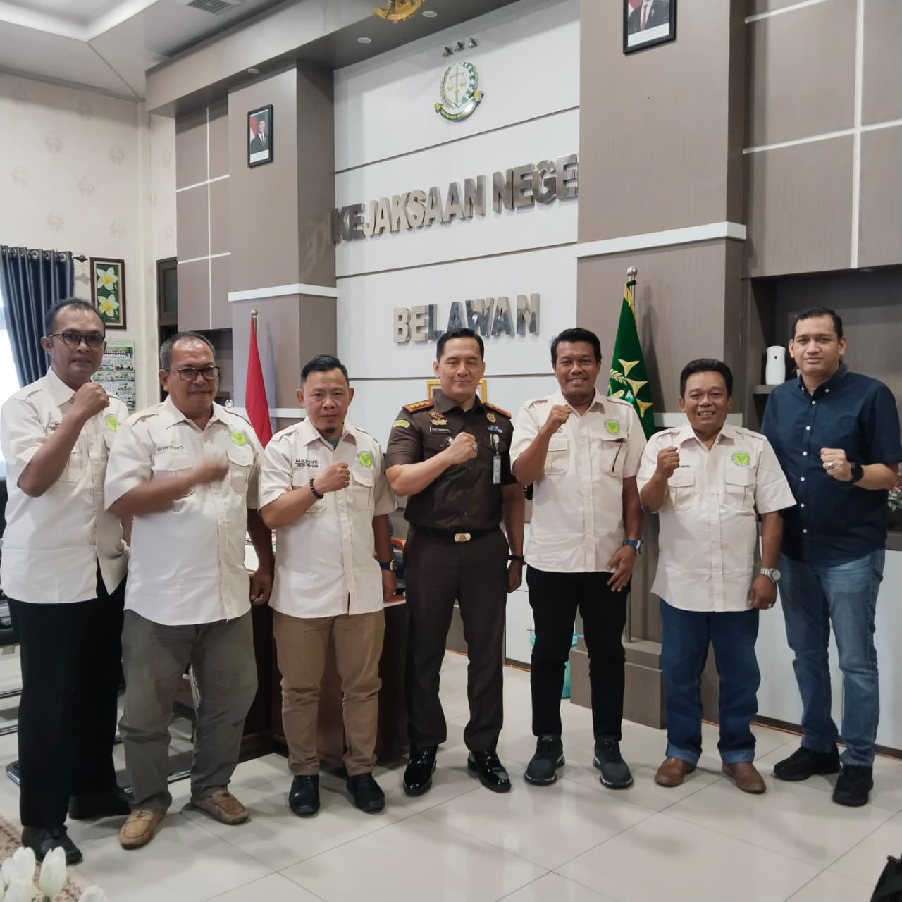 KEPALA KEJAKSAAN NEGERI BELAWAN, Dr. YUSUF DARMAPUTRA, S.H., M.H.,MENYAMBUT BAIK SILTURRAHMI PENGURUS FORUM KOMUNIKASI WARTAWAN KEJAKSAAN ( FORWAKA ) BELAWAN.