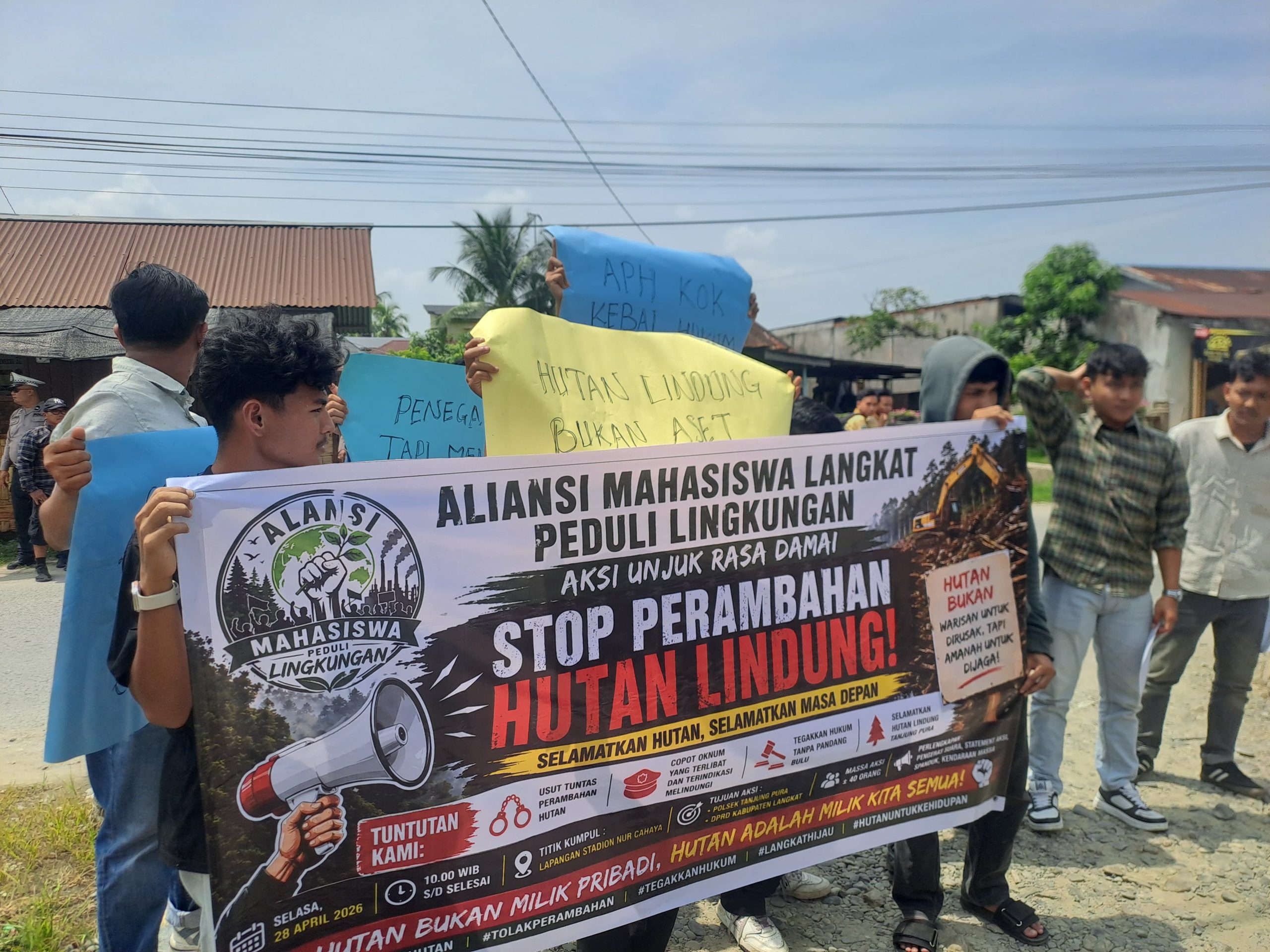 Dugaan Kebun Oknum Polsek Rambah Hutan Lindung Jadi Kebun Sawit Di Desa Bubun Tanjung Pura, Mahasiswa Langkat Demo Kapolsek Tanjung Pura