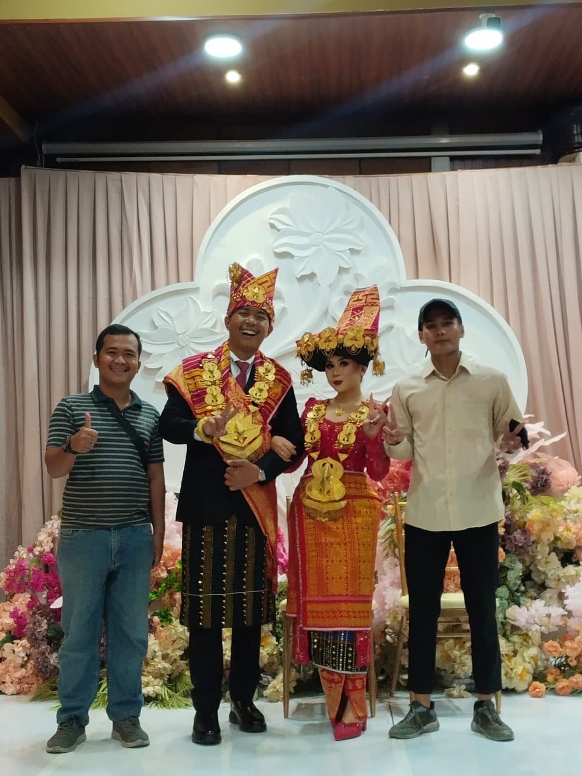 Pimpinan Umum Media Online Sumut Talk Willyam Pasaribu Menghadiri Pernikahan Rodry Unedo Hendri Keliat Dengan Istrinya Yossi Cicilia Sembiring Semoga Langgeng Terus Sampe Ke Anak Cucu