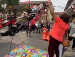 Masa desak “KOMITMEN” KAPOLRESTABES MEDAN.