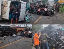 Diduga rem blong, truk air mengalami kecelakaan.