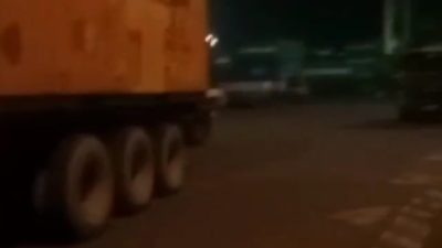 ANTRIAN PANJANG KEMBALI TERJADI DI PELABUHAN INTERNASIONAL BNCT, SUPIR TRUK KELUHKAN KINERJA ALAT MUAT