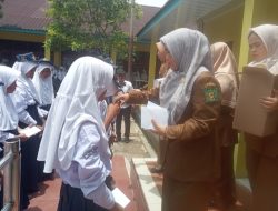 KEPALA SEKOLAH SMPN 2 BERBAGI KASIH BERSAMA ANAK YATIM